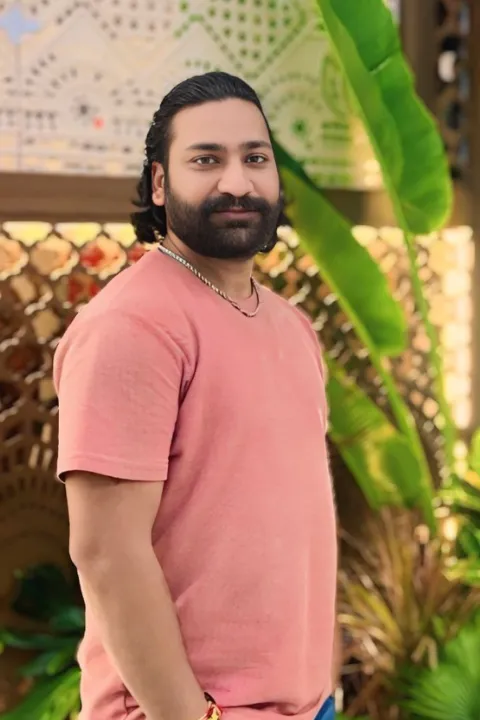 Neha Gupta — Financial Consultant
