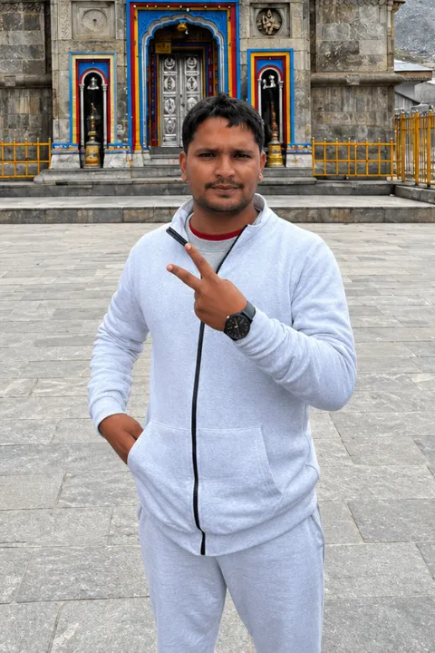 Saransh kaushik , Sales Team Leader